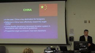 オーストラリアの学者が、中国政府による反法輪功キャンペーンを支援しているとして取り調べを受ける