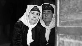 新疆ウイグル自治区：消滅しつつあるアイデンティティ