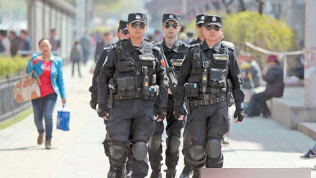 新疆全土の「安定性を維持する」ため、頻繁に特別警察が出動する。