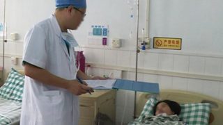 治療前に信仰を明かすように迫る中国の病院