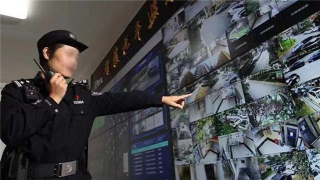 上海市長寧区にある「スマートセキュリティ住居コミュニティ」内の監視スクリーン。