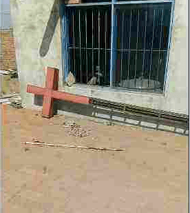 撤去された楡樹市柳家鎮の三自教会の十字架