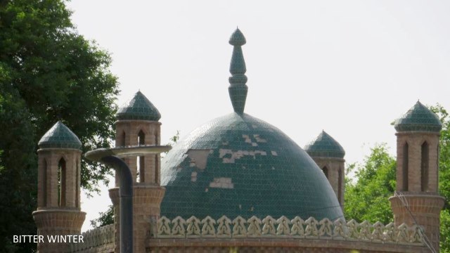 クムル市の伊州区フイチェン郷アレトゥン村にあるモスクから、三日月と星のシンボルが撤去された。