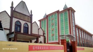楊庄村の教会の屋根から十字架が撤去された。