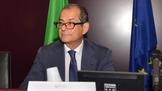 中国と貿易協議を行う際は、信仰の自由を必ず議題に出してください