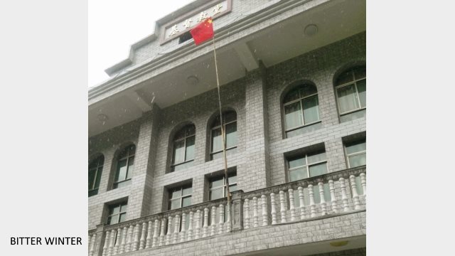 青田県の馬嶺脚キリスト教会に掲揚された中国国旗