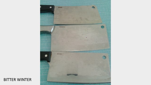 店舗の刃物、斧にはQRコードを入れ、鉄のチェーンを付けるよう要求されている