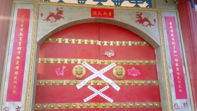 商丘市の龍澤（ロンツー）湖にある龍王寺は、強制的に閉鎖された。
