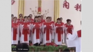 紅歌の斉唱を強要される三自愛国教会の聖歌隊