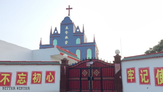 董村三自教会堂の玄関口