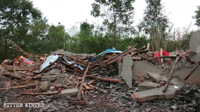 百雀寺は9月27日に地元役人により取り壊された。