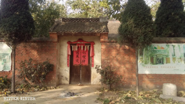 閉鎖された甘寨村の三君廟