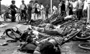 1989年6月4日、天安門広場で殺害された一般人の遺体。(Rarehistoricalphotos.comによる提供)