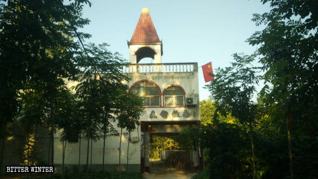 中国政府に乗っ取られた後の許昌市許由寨村の教会。