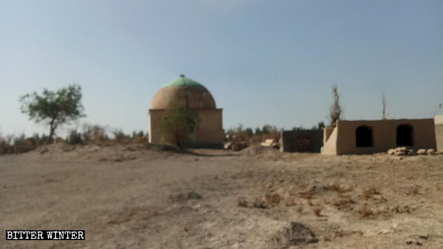 新疆尉犂県のイスラム教徒の墓からイスラム教を象徴する三日月が取り外された。