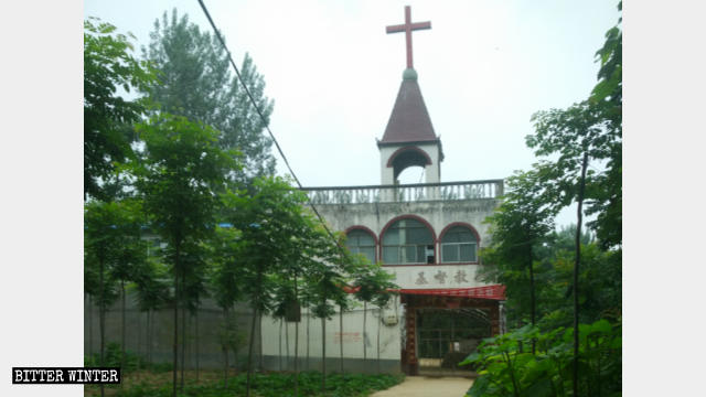 中国政府が強制的に占拠する前の許昌市許由寨村の教会。