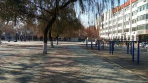 淄博市の大学のキャンパスの一角。