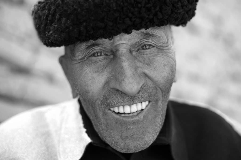 タシュクルガン・タジク自治県の村の老人。© マキシム・クローゼー