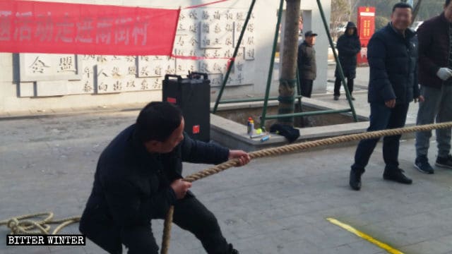 2019年1月のある日曜日、河南省のある村が、村人のために綱引きなどの活動を組織した。