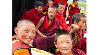 「チベットの僧は子どもたちを教えてはならない」