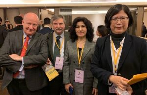 マッシモ・イントロヴィーニャ、マルコ・レスピンティ、ルシャン・アッバス氏と法輪功の代理人、テレサ・チュー（Theresa Chu）氏、台北の閣僚会議で。 写真：ロシータ・ショリーテ