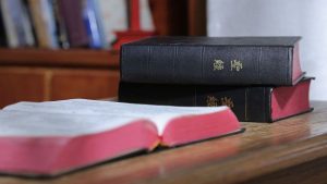 聖書の所有、印刷で投獄されるキリスト教徒たち