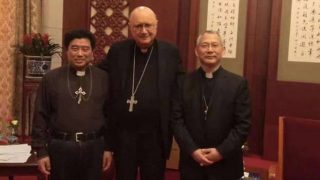 北京の釣魚台国賓館にて、クラウディオ・マリア・セリ大司教（写真中央）、ビンセント・詹思禄司教（写真右）、モンシニョール・ビンセント・郭希錦（写真左）。（UCAニュース）