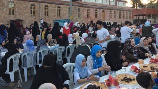 悲しい祝祭 – トルコ在住のウイグル族の難民がイフタールを祝う　