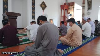 湖北省にあるモスクの内部。