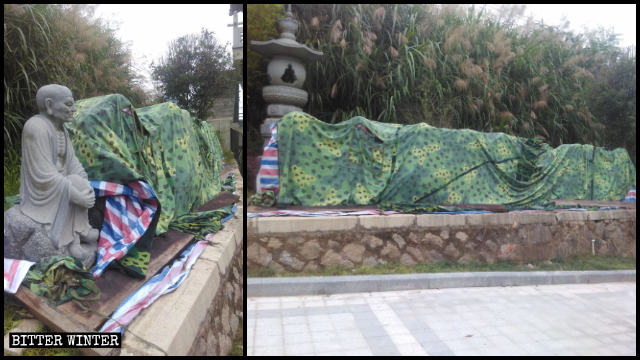 撤去された阿羅漢像が道の脇に山積みにされ、布で覆われている。
