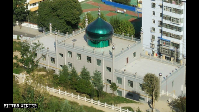 宝鶏市の摩天院路に建つ女性用モスクの外観。