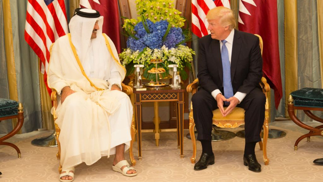 カタールのタミーム・ビン・ハマド・アール＝サーニー（Emir Tamim bin Hamad Al Thani）首長とドナルド・トランプ米大統領。