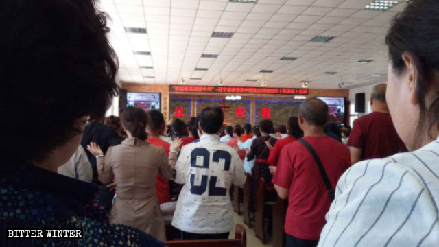キリスト教の中国化推進班が遼寧省の信者向けの会議を開催している。