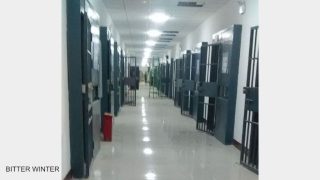 Bitter Winterは収容所内の独占映像を通して、この施設が学校ではなく、刑務所であることを証明している。