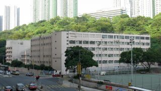 香港油塘地区の聖安当女書院。（Baycrest – Wikipedia user – CC-BY-SA-2.5）