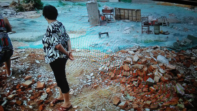 下園村の57戸の住宅が瓦礫の山と化した。